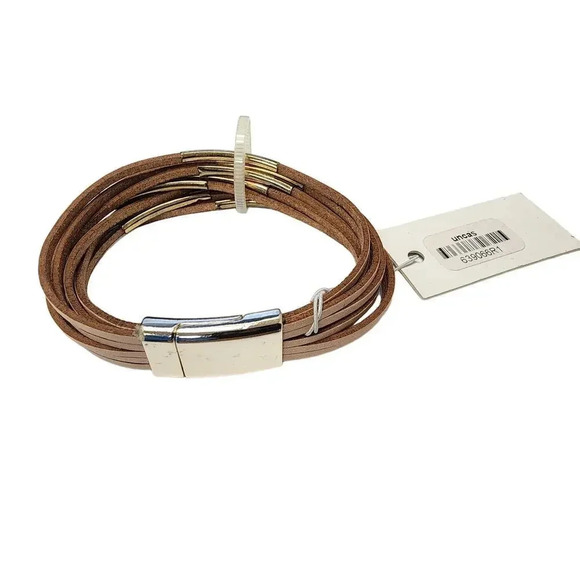 NWT Vintage Faux Leather Magnetic Clasp Bracelet – 5 inches - Picture 1 of 3